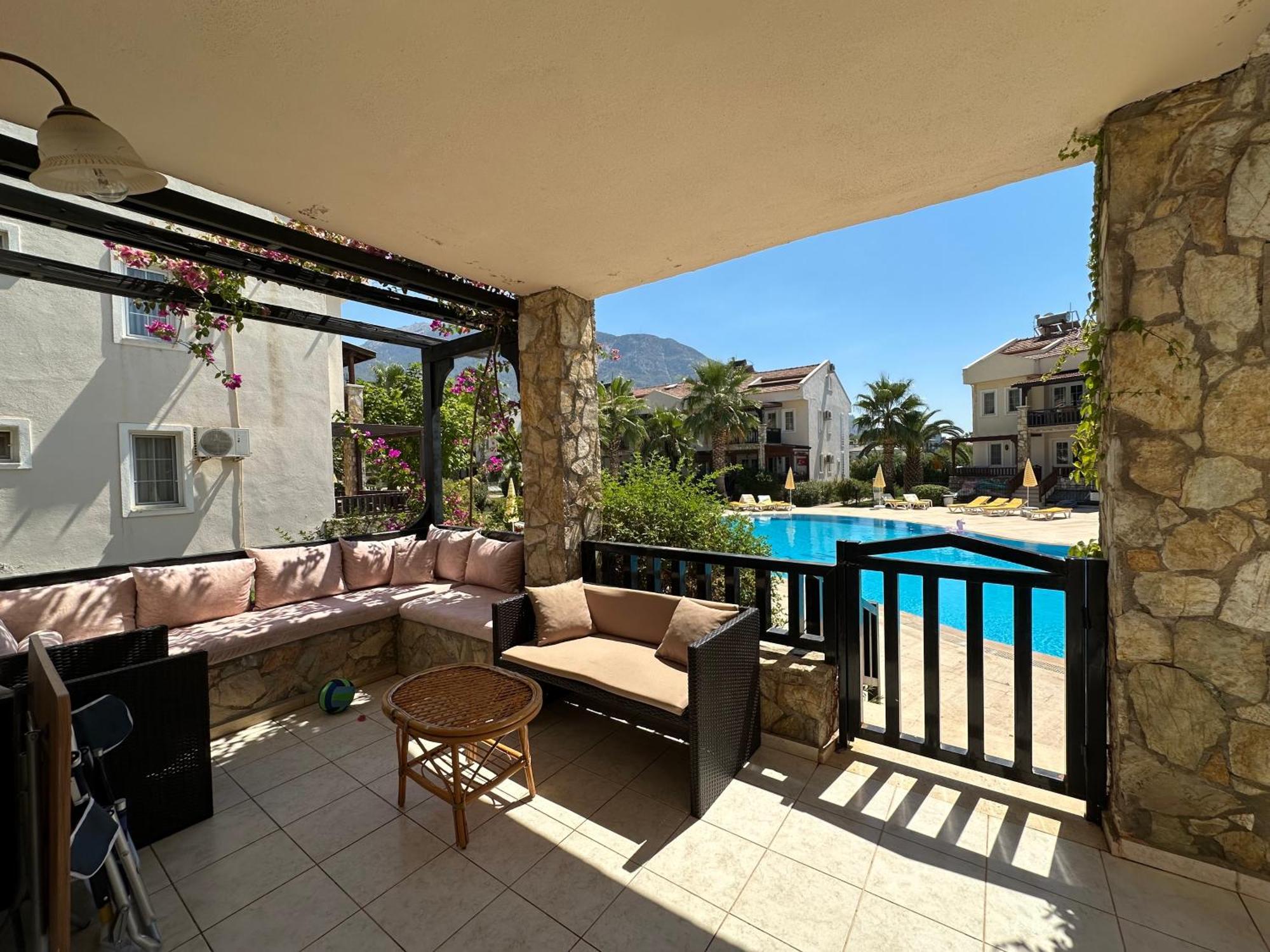 Grena Delux Pool Side